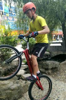 小区自行车爆料视频大全,揭秘日常生活中的温馨瞬间  第2张